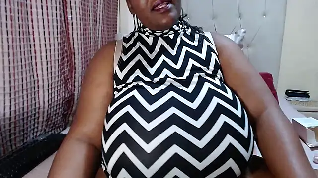 CHOCOLATEDARKBUSTYX's Live XXX Chat