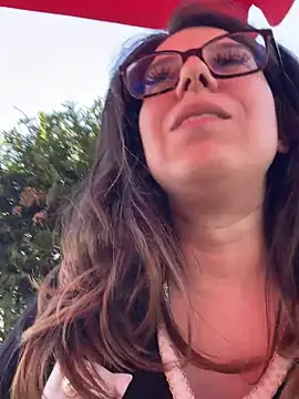 NadiraNoor – Naživo XXX chat