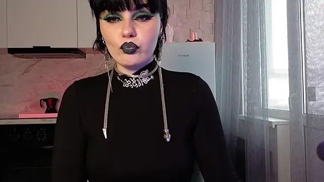 IntrigueYourDay's Live XXX Chat