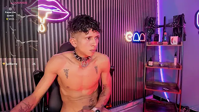 Maximoking26's Live XXX Chat