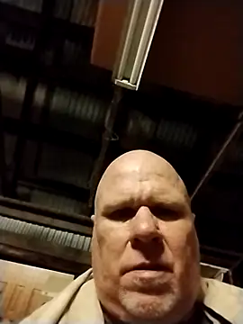 Reddog833 Show in webcam