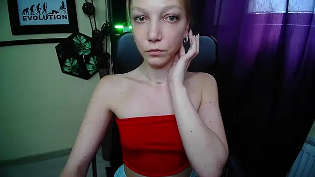 EmillyPlay – Naživo XXX chat
