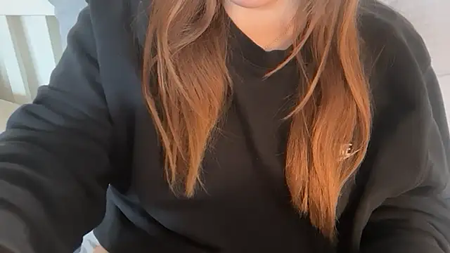 Lucyschickt Adlı Modelin Canlı XXX Sohbeti