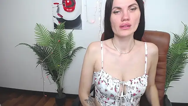 MilaLoona's Live XXX Chat