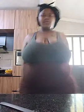 Chat XXX en directo de BustyBmw