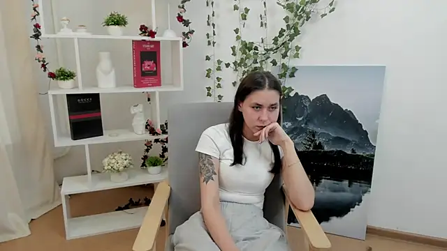 MaidaDwinell Adlı Modelin Canlı XXX Sohbeti