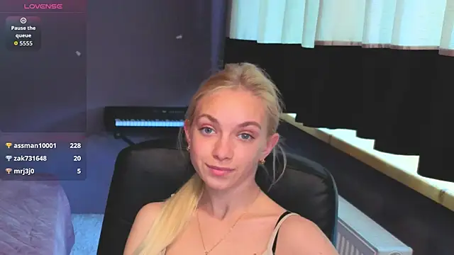 SonnySofia Adlı Modelin Canlı XXX Sohbeti