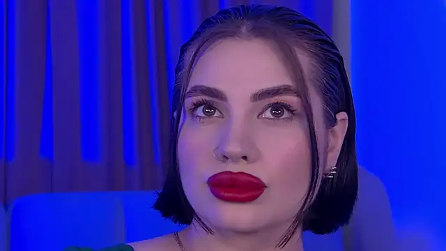 دردشة AdrianaToress الجنسية المباشرة