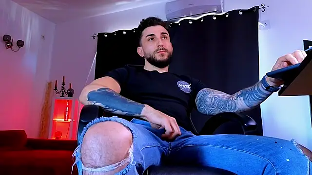 MightyAaron66 Show Webcam