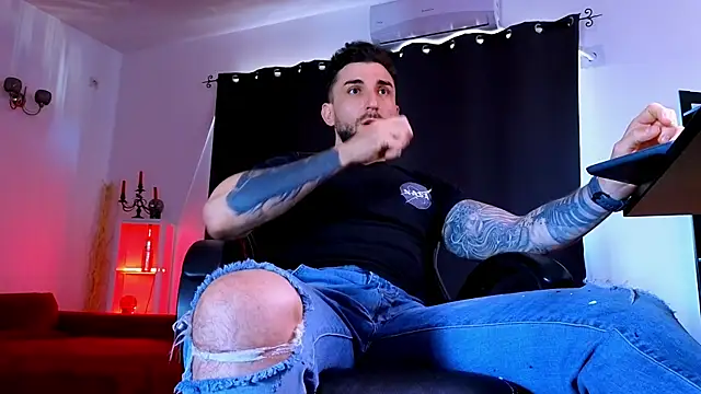 MightyAaron66 Show Webcam