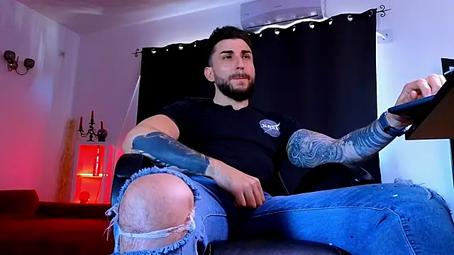 MightyAaron66 Adlı Modelin Canlı XXX Sohbeti