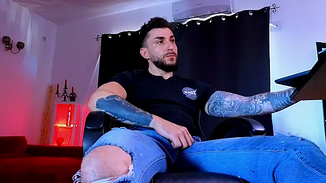 MightyAaron66 Live XXX Chat