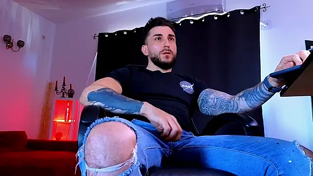 MightyAaron66 Live XXX Chat