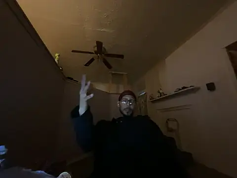 ThrowedWorldWide élő XXX-chatje