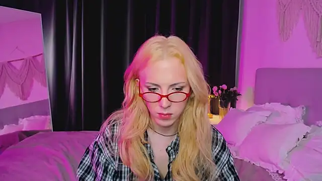 Tiffany__King: διαδικτυακό σόου στην κάμερα