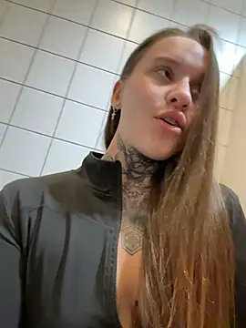 KishaMur Chat XXX in diretta