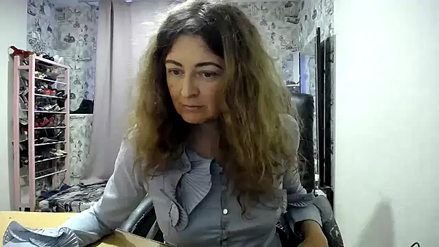 Helen1974 Show in webcam