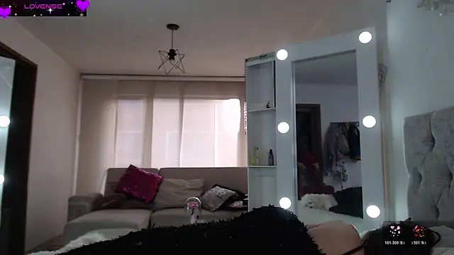 Myrnasexxx Adlı Modelin Canlı XXX Sohbeti