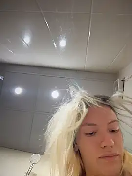 -Sexy_Barbie- élő XXX-chatje