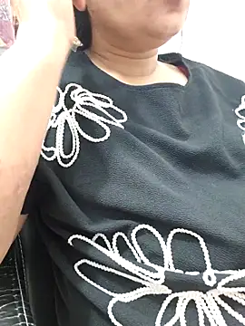 piryasharma005のライブXXXチャット