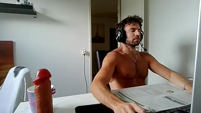 Show modela alpha-hunk na web-kameri
