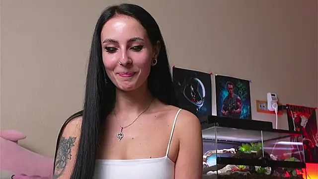 YaraAveiri Chat XXX live