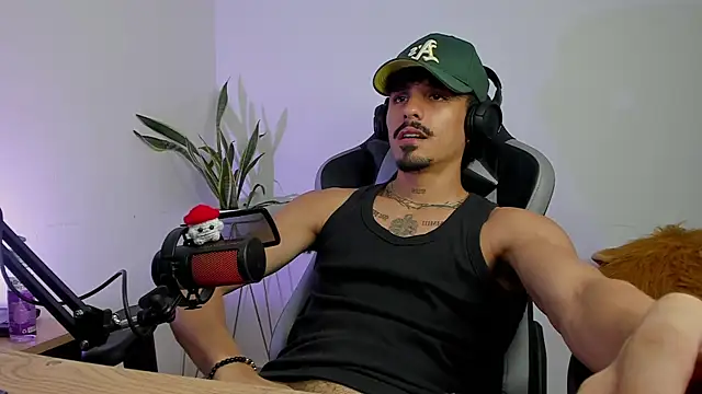 Show modela Lukeetaylor na web-kameri