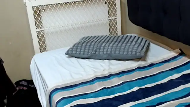 BigBunSquirt élő XXX-chatje