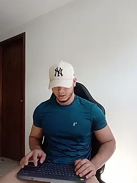 XXX chat uživo modela Maxx_valiant