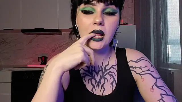 IntrigueYourDayn Live XXX chat