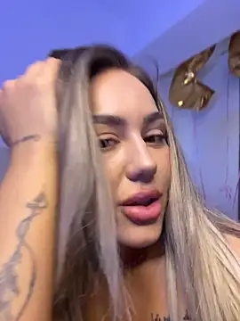 BarbieDoll13 Adlı Modelin Canlı XXX Sohbeti