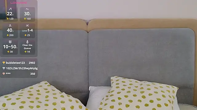 Chat +18 de AdoraCortes ao vivo