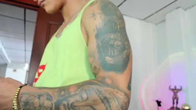 Chat XXX en directo de AlexRoyce_