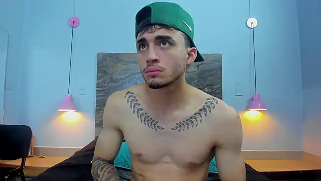 James-06 Live XXX Chat