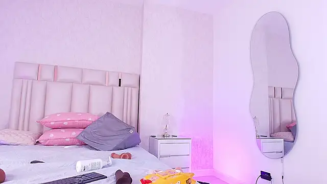 mia_velvett_ Adlı Modelin Canlı XXX Sohbeti
