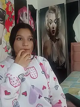 Sweet_Innocence_ élő XXX-chatje