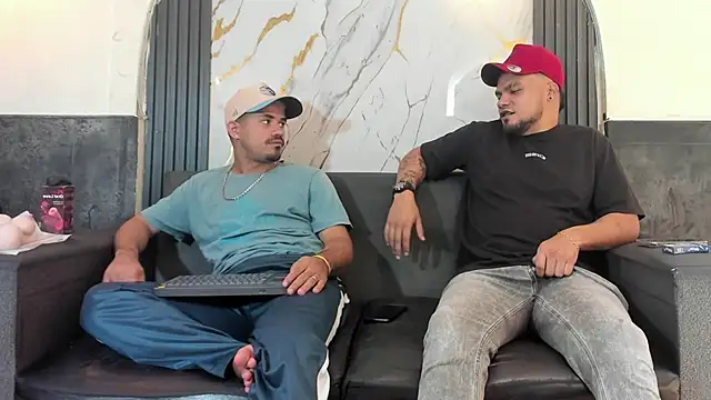 Latins_on_fire – webcam-show