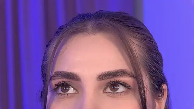 Chat +18 de AdrianaToress ao vivo