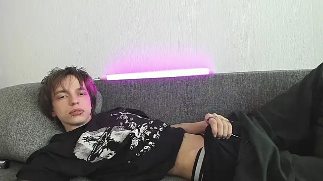 Nolan_Sagee Show in webcam