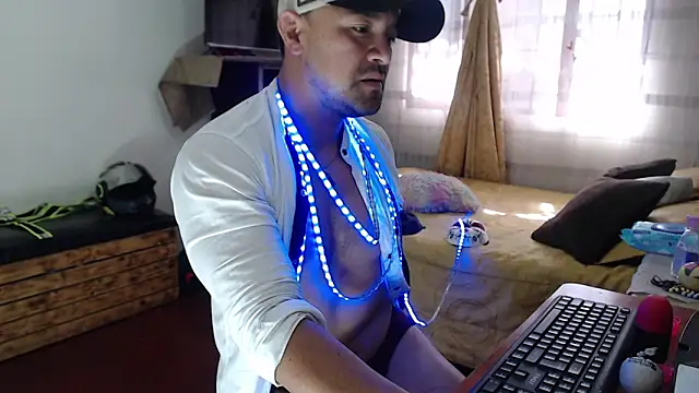 AlejoMoretti's Webcam Show