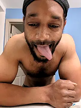TheGoldenBoldy321 Show in webcam