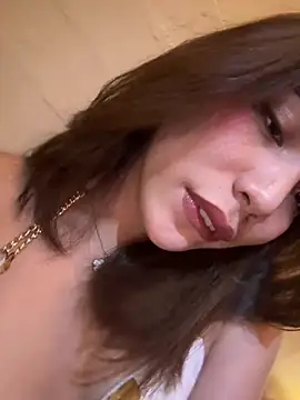 SideChick_Bunny Show in webcam