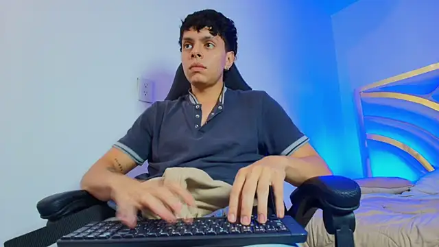 Show de Milo_Storm na webcam