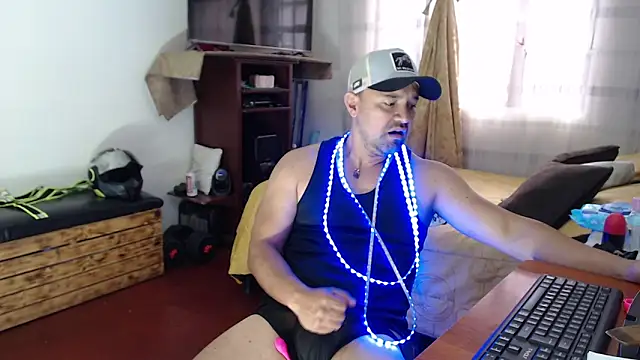 Show modela AlejoMoretti na web-kameri