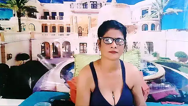 Chat +18 de IndianAllure ao vivo