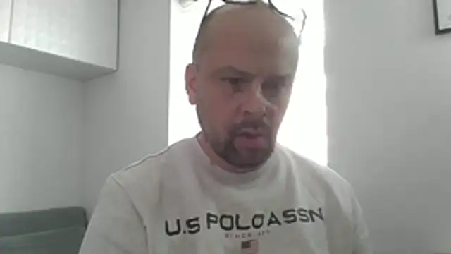 NakedAndrewHot Show in webcam