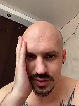 Chat XXX en directo de AssHunter4k