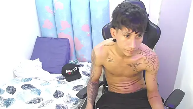 Show modela liam_play na web-kameri