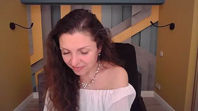 EllaLong Chat XXX in diretta