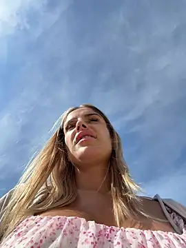 SophieVJ Adlı Modelin Canlı XXX Sohbeti